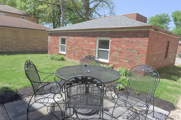 $85,000 | 5876 Sunshine Drive, Unit 111 (1N), St. Louis, MO 63109