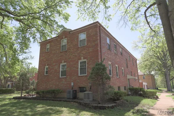 $85,000 | 5876 Sunshine Drive, Unit 111 (1N), St. Louis, MO 63109