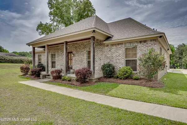 $389,000 | 2401 Ratliff Road, Raymond, MS 39154