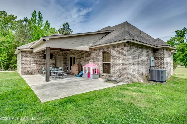 $389,000 | 2401 Ratliff Road, Raymond, MS 39154