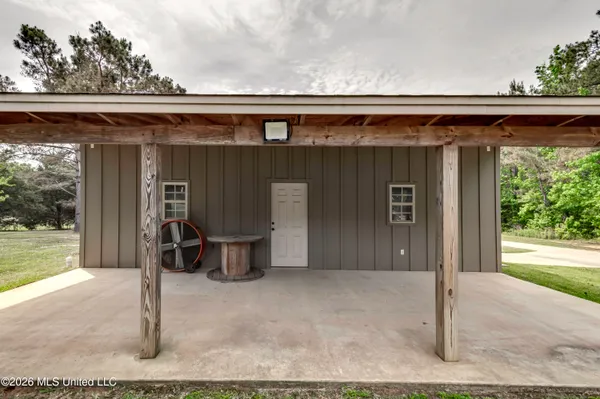 $389,000 | 2401 Ratliff Road, Raymond, MS 39154