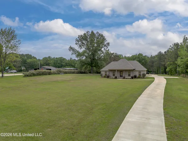 $389,000 | 2401 Ratliff Road, Raymond, MS 39154