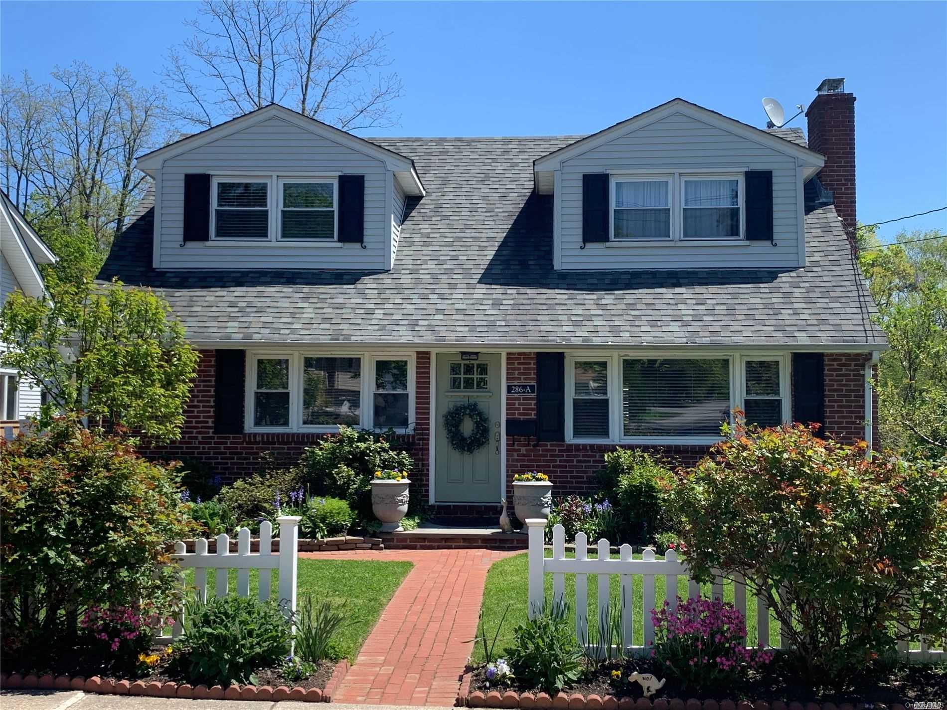 286 A Nassau Road Huntington, NY 11743 - Photo 1 of 1 Front View