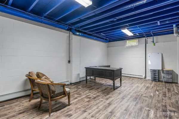 a wooden bench sitting in a room