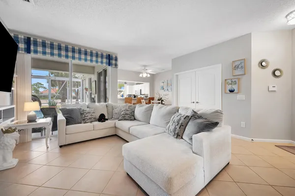 $7,900 | 8193 Sandpiper Way, West Palm Beach, FL 33412