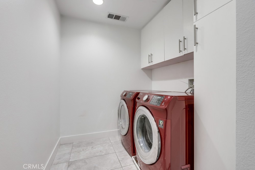 59 Gramercy Irvine, CA 92612 - Photo 38 of 71 a utility room with dryer and washer