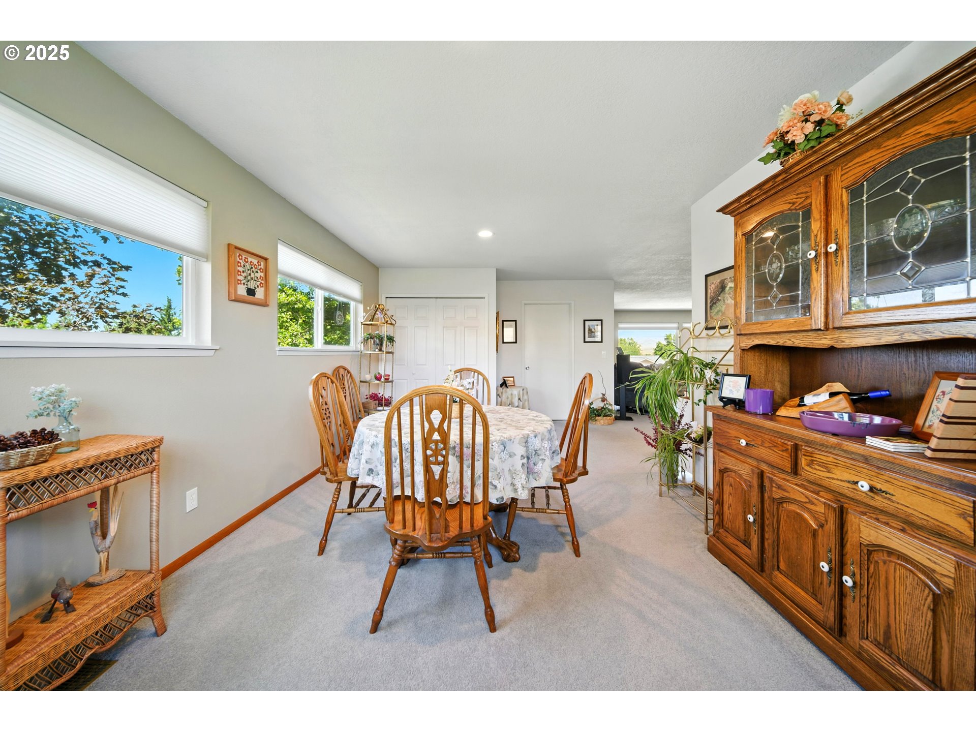 826 Southwest Jacquelyn Street Milton Freewater, OR 97862 - Photo 12 of 40 a dining room with furniture and window