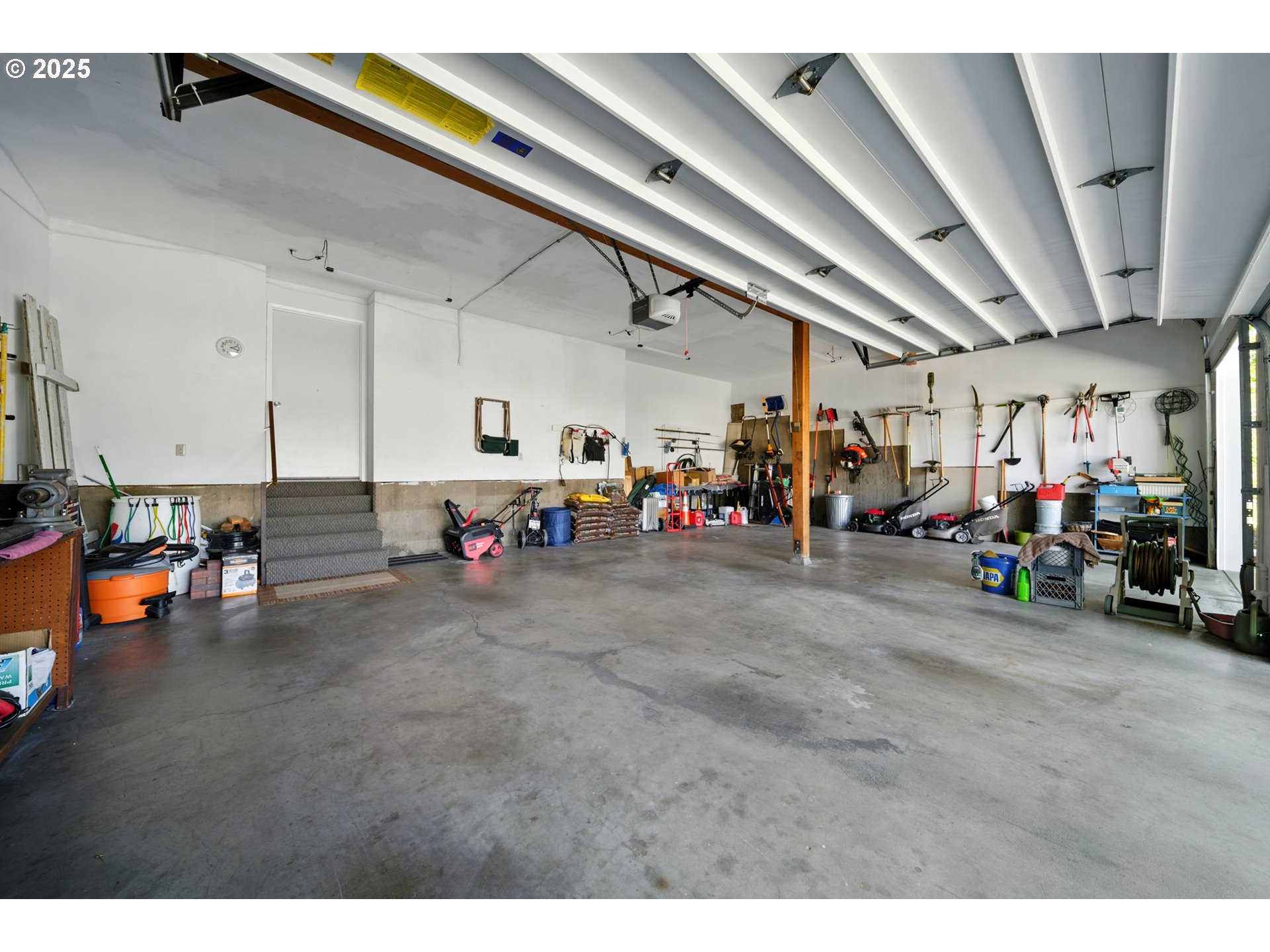 826 Southwest Jacquelyn Street Milton Freewater, OR 97862 - Photo 30 of 40 a view of car parking