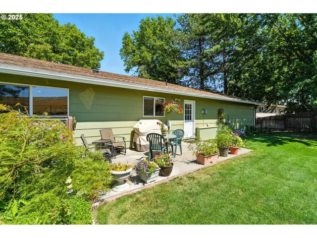 a front view of house with yard patio and green space