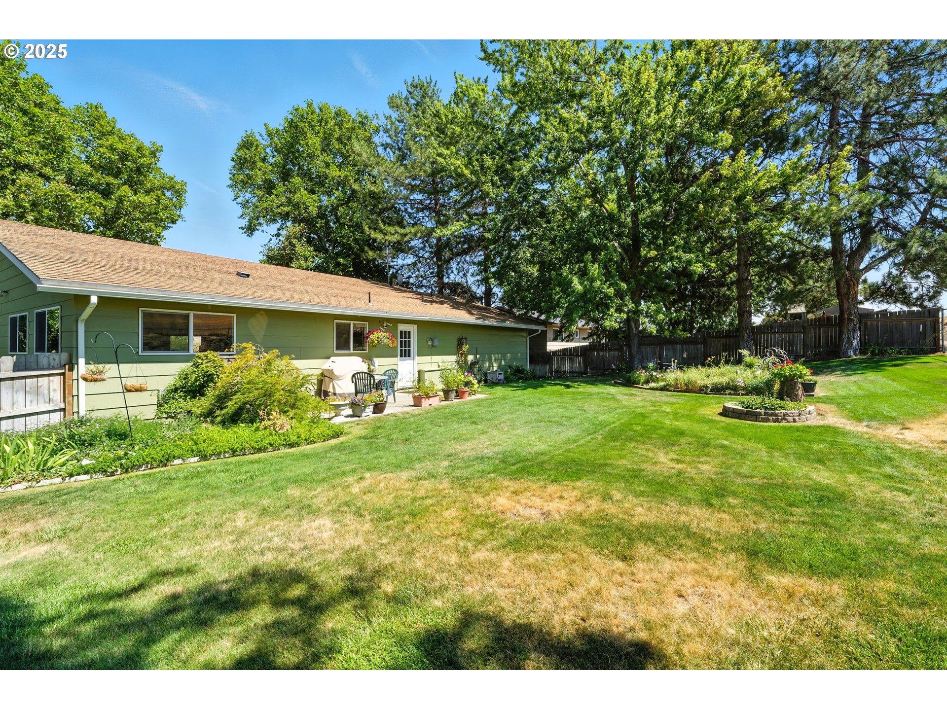 826 Southwest Jacquelyn Street Milton Freewater, OR 97862 - Photo 33 of 40 a view of house with backyard