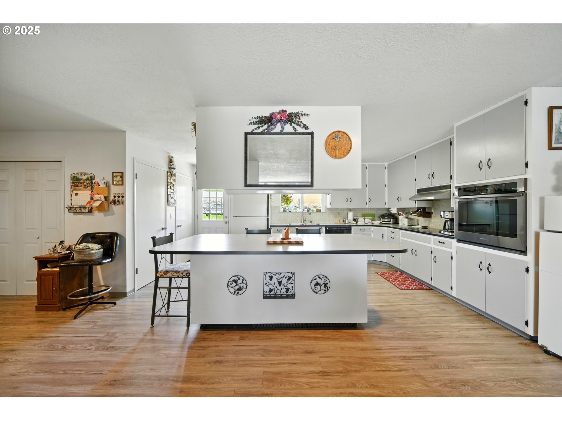 826 Southwest Jacquelyn Street Milton Freewater, OR 97862 - Photo 8 of 40 a kitchen with stainless steel appliances granite countertop a sink cabinets and wooden floor