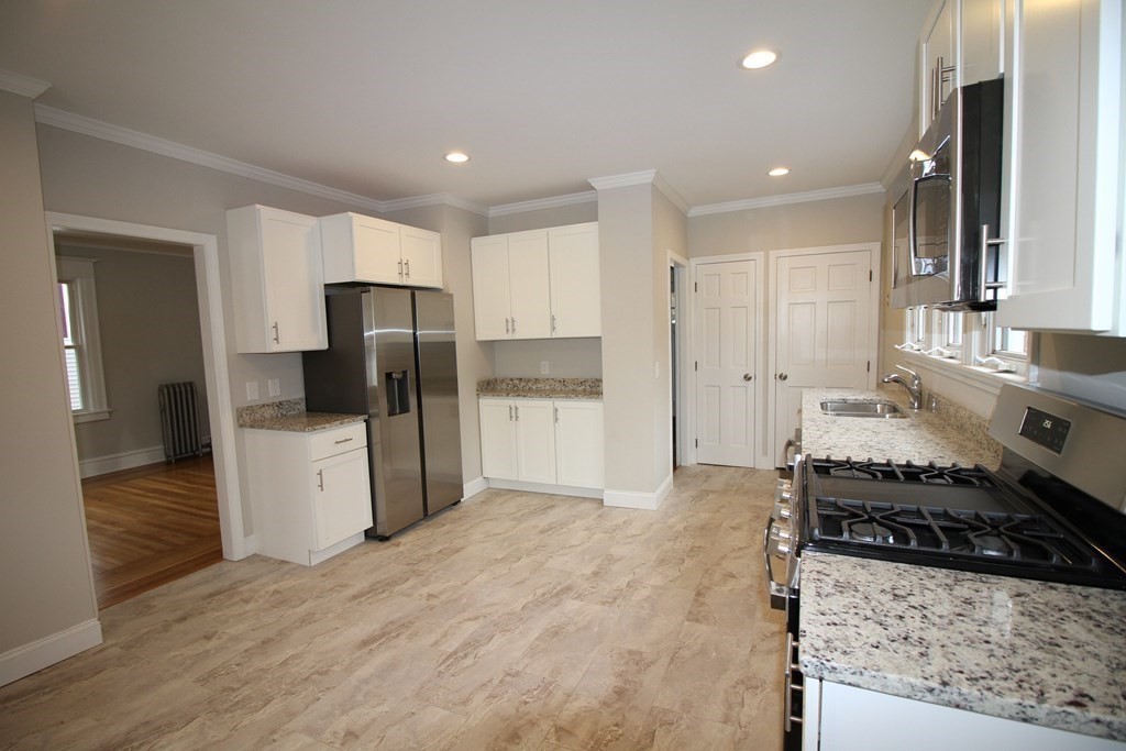 41 Manitoba Street Springfield, MA 01108 - Photo 2 of 11 Gallery Image 2