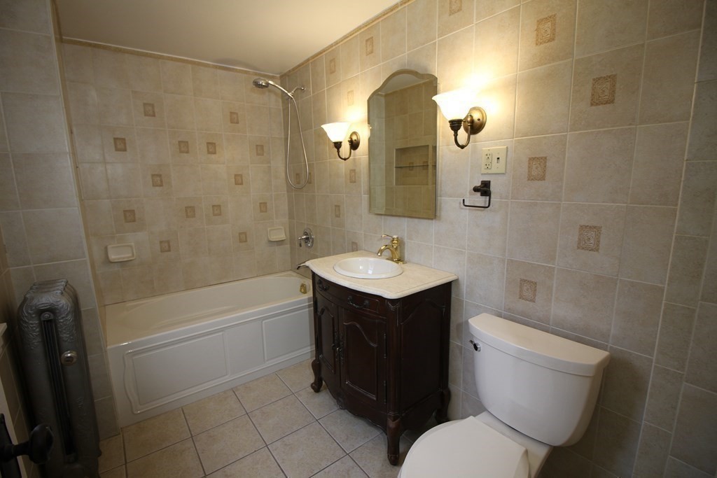 41 Manitoba Street Springfield, MA 01108 - Photo 4 of 11 Gallery Image 4