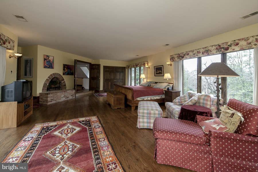 15701 Seneca Road Germantown, MD 20874 - Photo 21 of 30 Bedroom (Master)