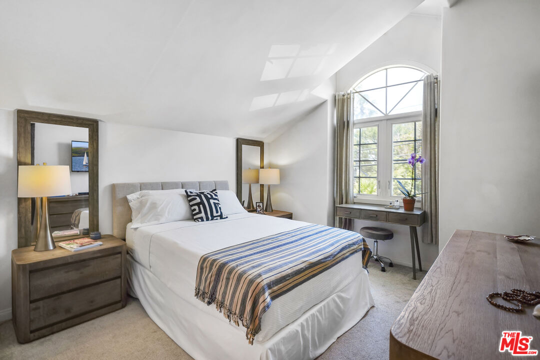 29355 Heathercliff Road, Unit GUESTHOUSE Malibu, CA 90265 - Photo 11 of 26 a bedroom with a bed and a window