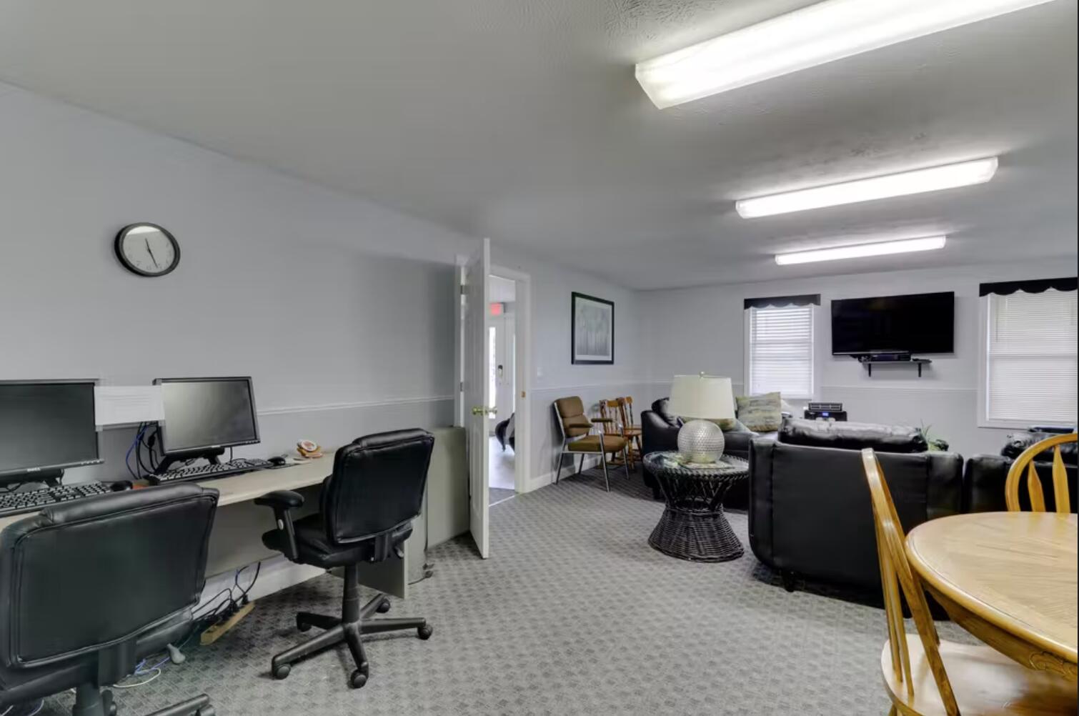 1762 Post Road, Unit 205 Wells, ME 04090 - Photo 18 of 26 Sitting area 1