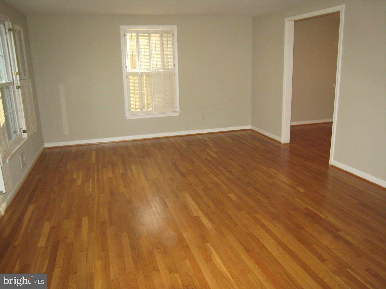 12310 Old Canal Road Potomac, MD 20854 - Photo 8 of 13 Living Room
