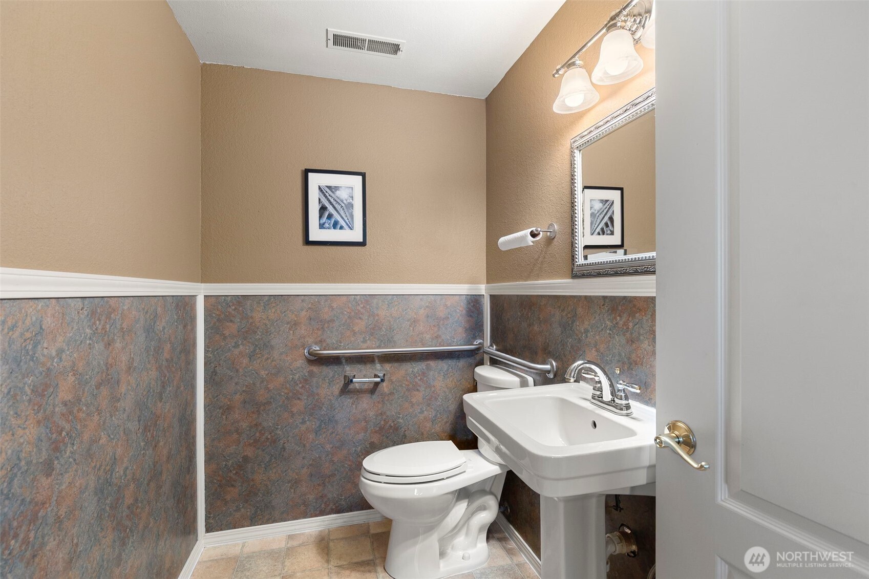 2321 Wheaton Way Bremerton, WA 98310 - Photo 10 of 27 Gallery Image 10