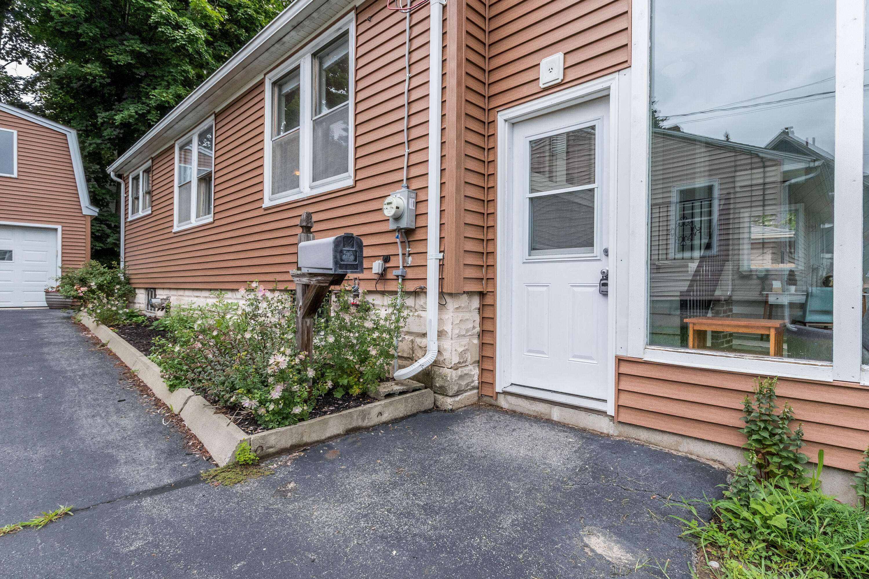 34 Inverness Street Portland, ME 04103 - Photo 6 of 57 Side Entry