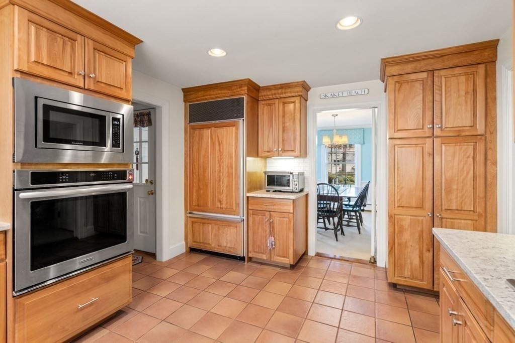 2 Cavanagh Road Wellesley, MA 02481 - Photo 12 of 41