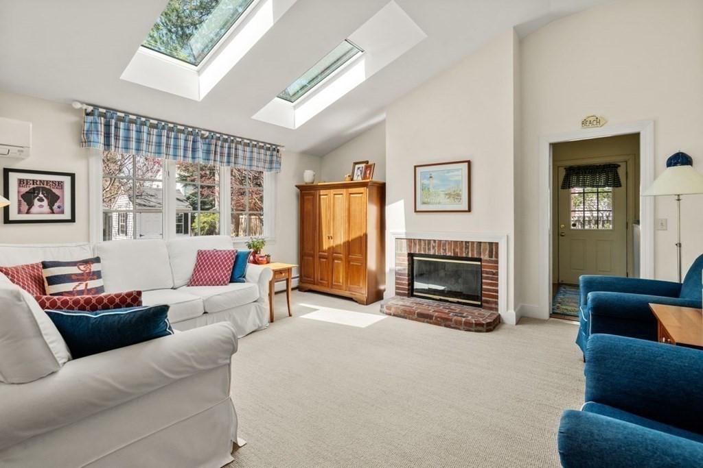 2 Cavanagh Road Wellesley, MA 02481 - Photo 4 of 41