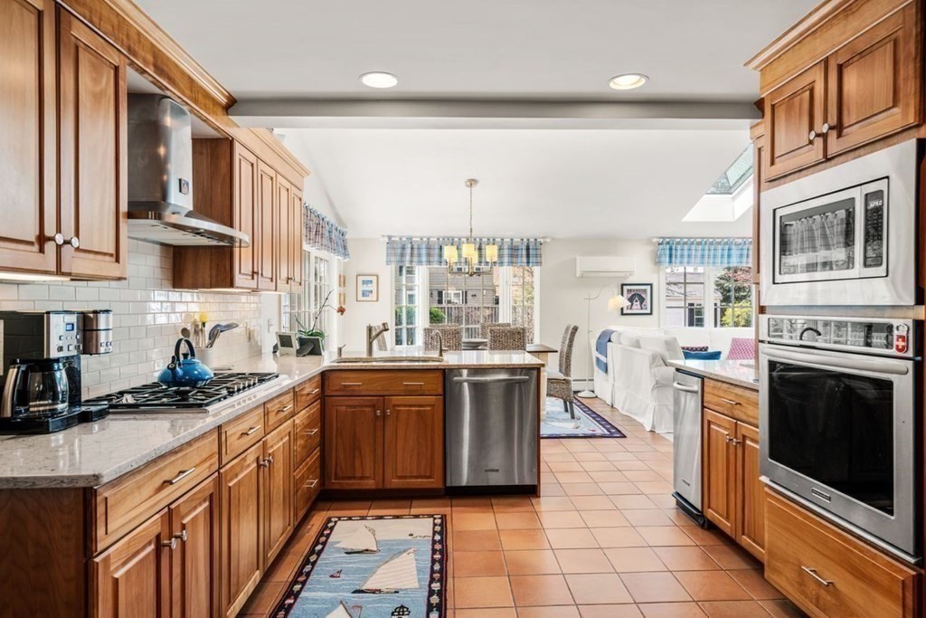 2 Cavanagh Road Wellesley, MA 02481 - Photo 9 of 41