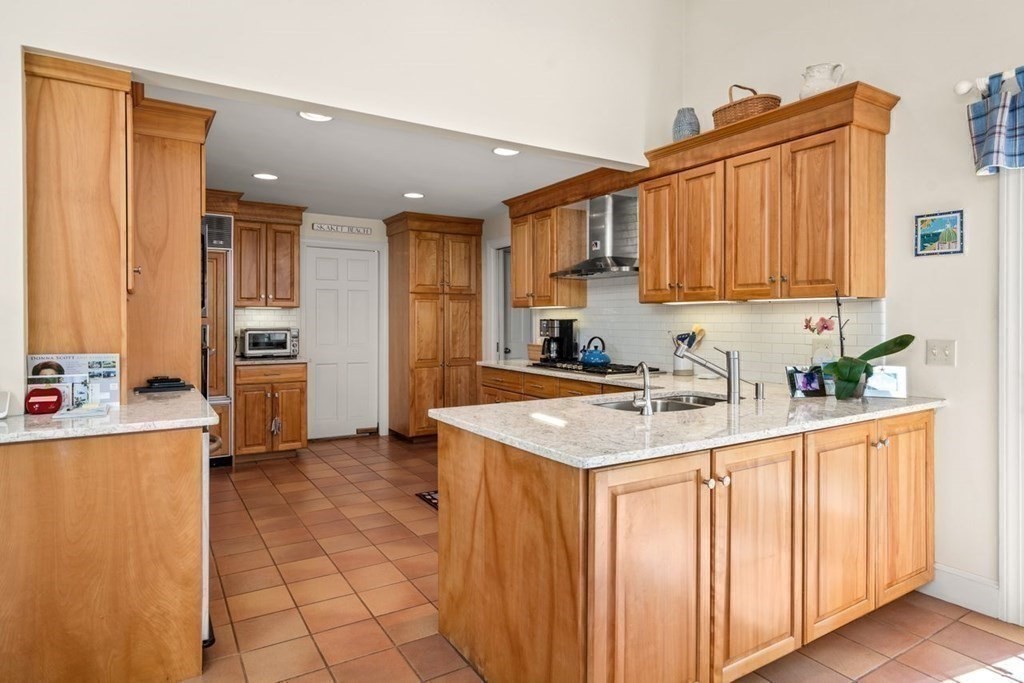 2 Cavanagh Road Wellesley, MA 02481 - Photo 10 of 41