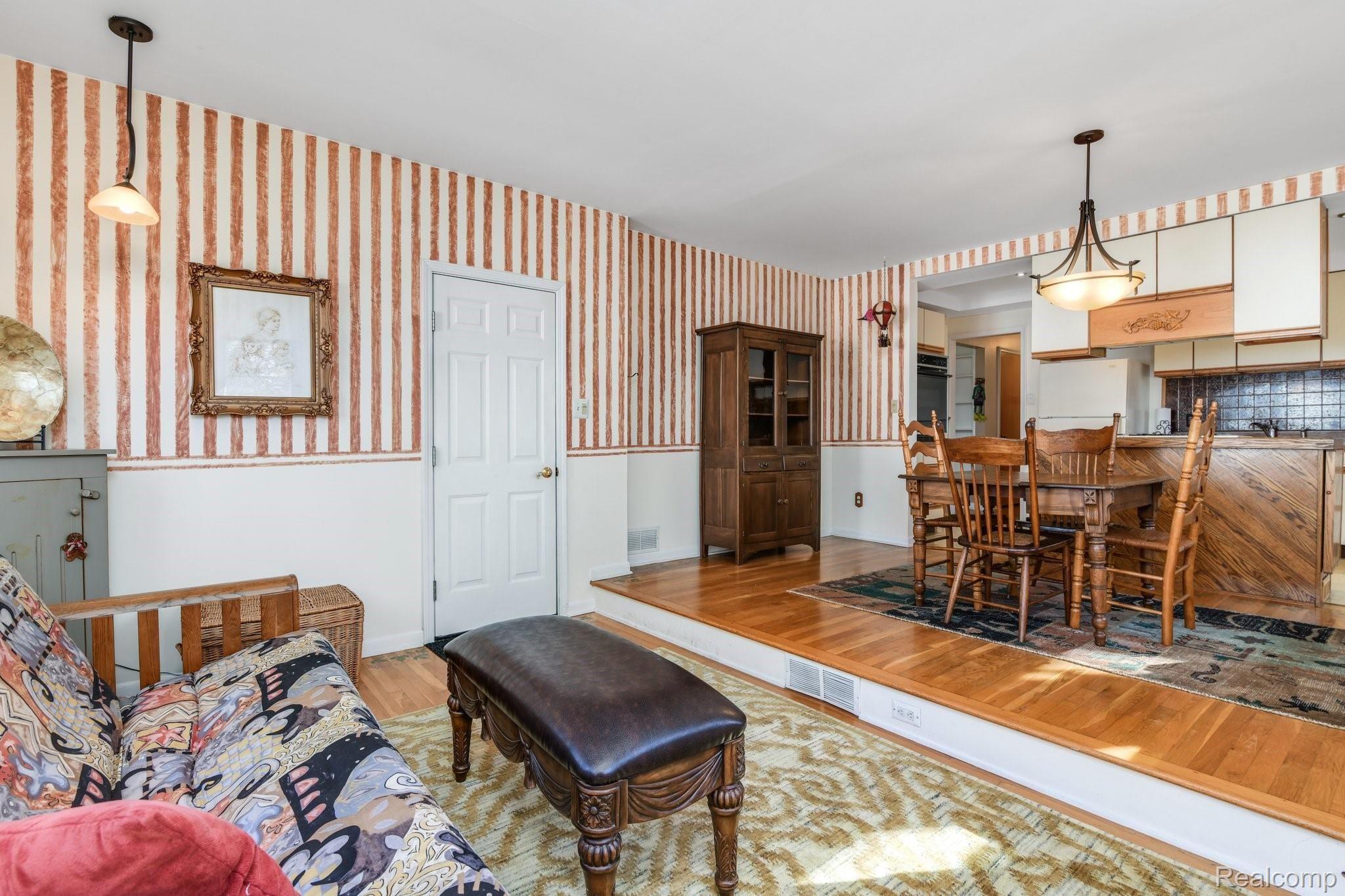 6049 Sunnydale Road Clarkston, MI 48346 - Photo 18 of 36 18-web-or-mls-6049 Sunndydale Rd - Independence Twp0013.jpg