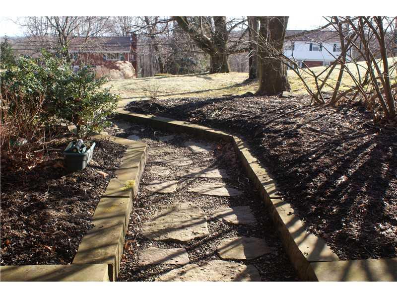 204 Pittview Road Pittsburgh, PA 15237 - Photo 16 of 21 Yard/Garden.