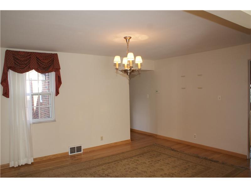 204 Pittview Road Pittsburgh, PA 15237 - Photo 5 of 21 Dining Room.