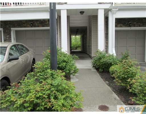 9 Prestwick Way Edison, NJ 08820 - Photo 3 of 10 Gallery Image 3
