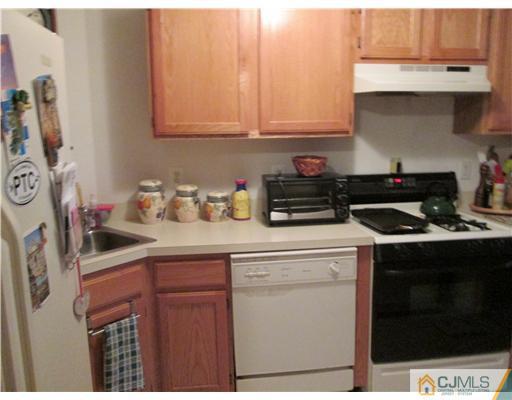 9 Prestwick Way Edison, NJ 08820 - Photo 5 of 10 Gallery Image 5