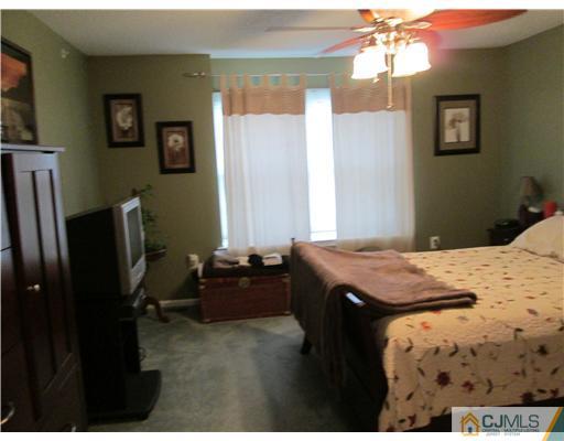 9 Prestwick Way Edison, NJ 08820 - Photo 8 of 10 Gallery Image 8