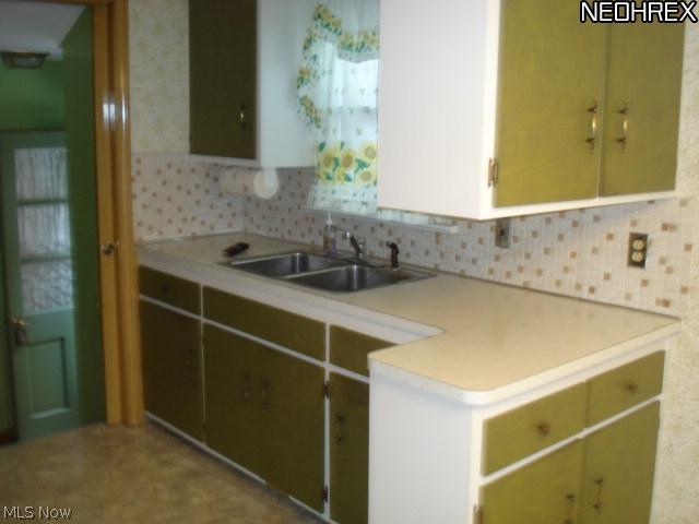 6126 Kelsey Road Parma, OH 44129 - Photo 6 of 18 Kitchen