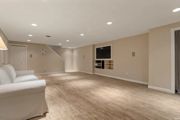 $390,000 | 52060 Falcon Chase Drive, Granger, IN 46530