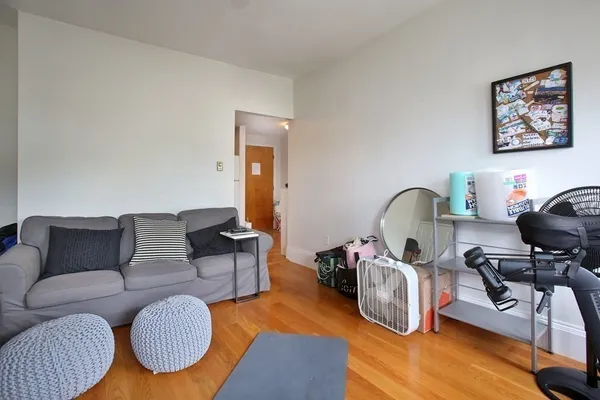$2,600 | 167 M Street, Unit 3R, Boston, MA 02127
