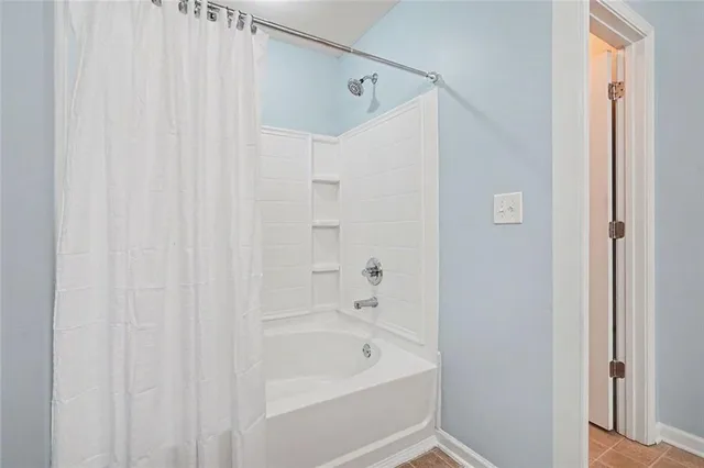 a en suite bathroom with a double vanity sink and a mirror