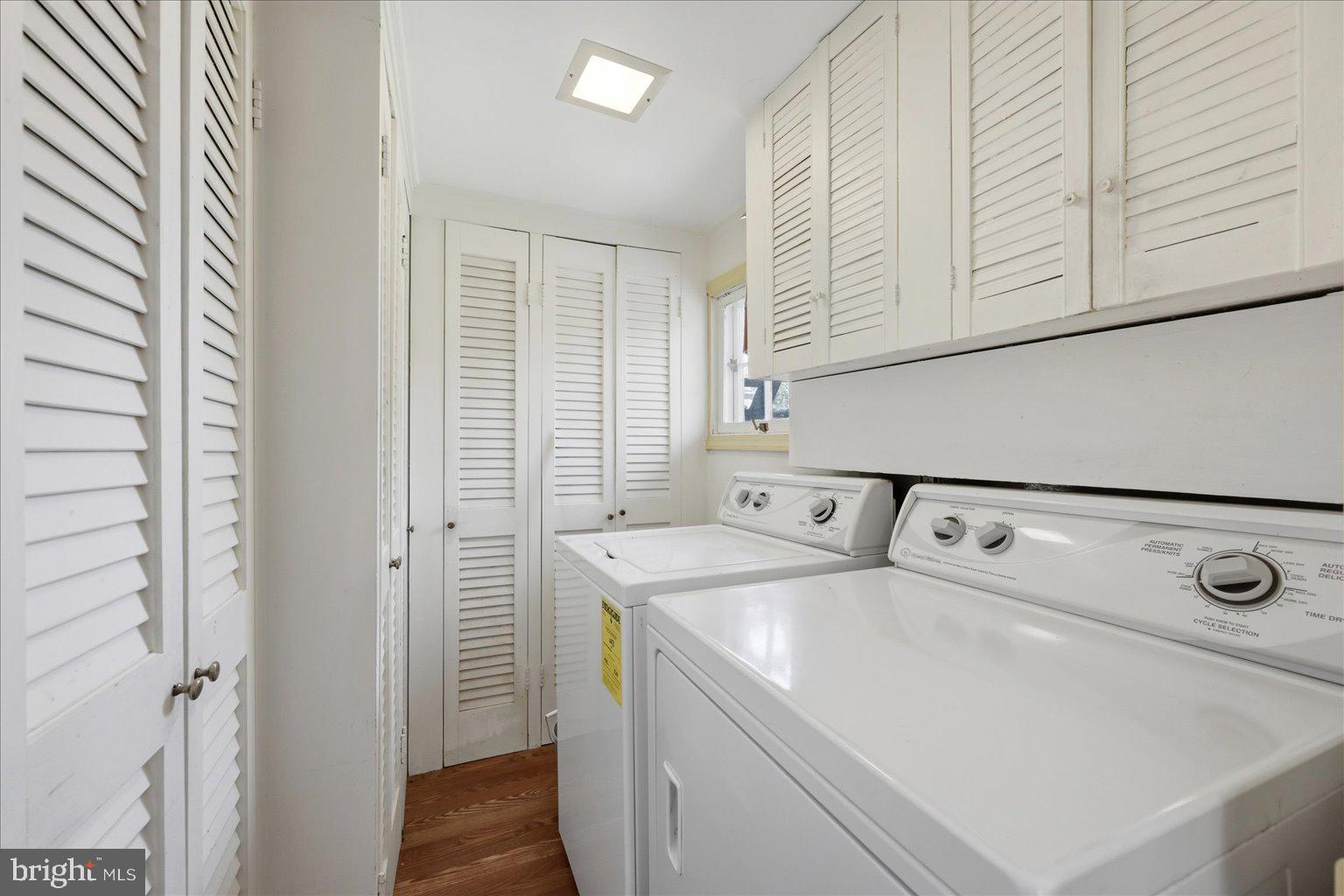 2674 5 Points Road Marshall, VA 20115 - Photo 45 of 72 Pantry & Main Level Laundry Room - W/D Convey