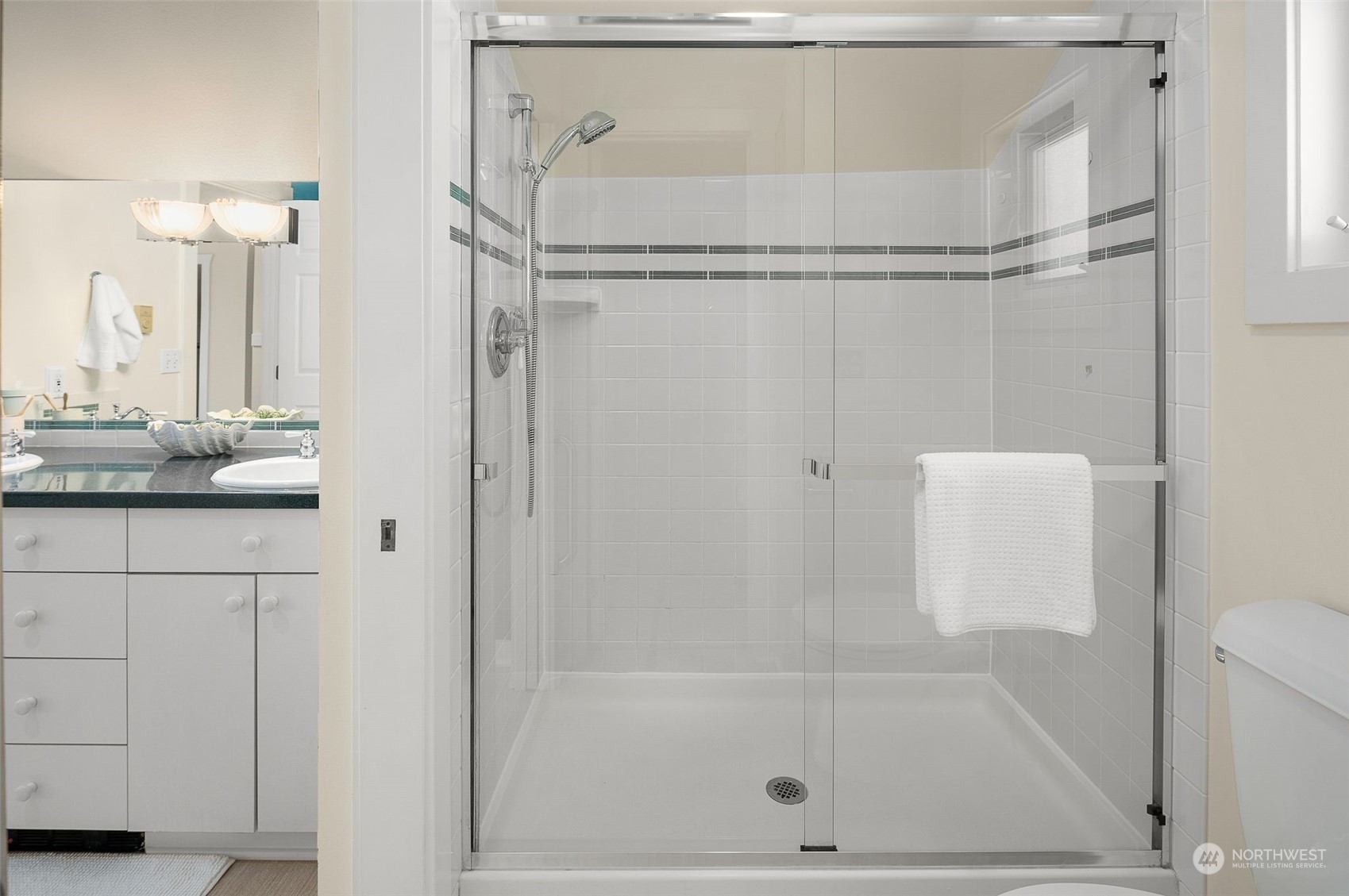 4229 Eastern Avenue North Seattle, WA 98103 - Photo 16 of 32 a bathroom with a bath tub