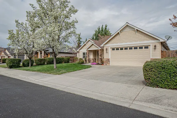 $560,000 | 995 Pumpkin Ridge, Eagle Point, OR 97524