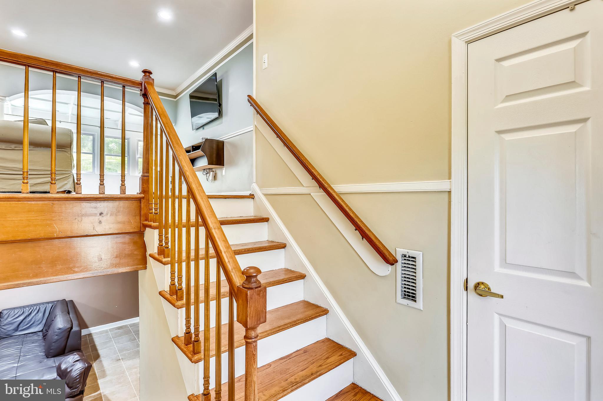 23817 Stringtown Road Clarksburg, MD 20871 - Photo 24 of 48 Main Level - Foyer