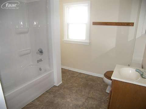 5054 Lapeer Road Burton, MI 48509 - Photo 10 of 12 20352598-9.JPG