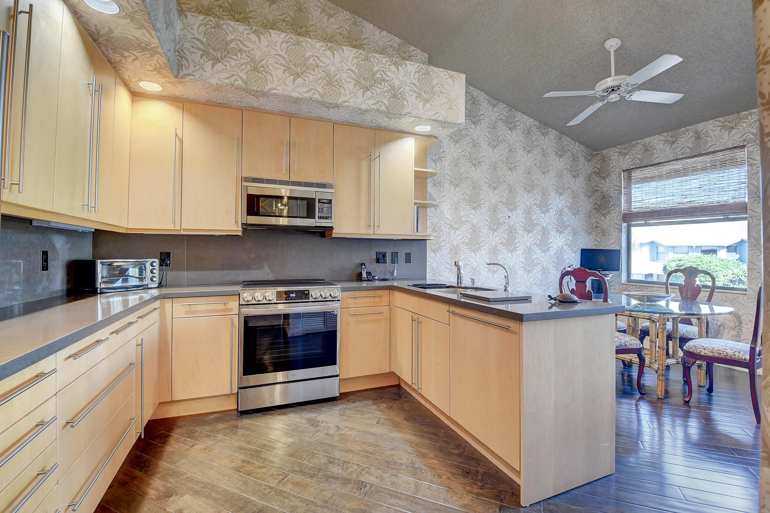 21174 Clubside Drive, Unit B Boca Raton, FL 33434 - Photo 10 of 83 DSC_7324_5_6_7_8