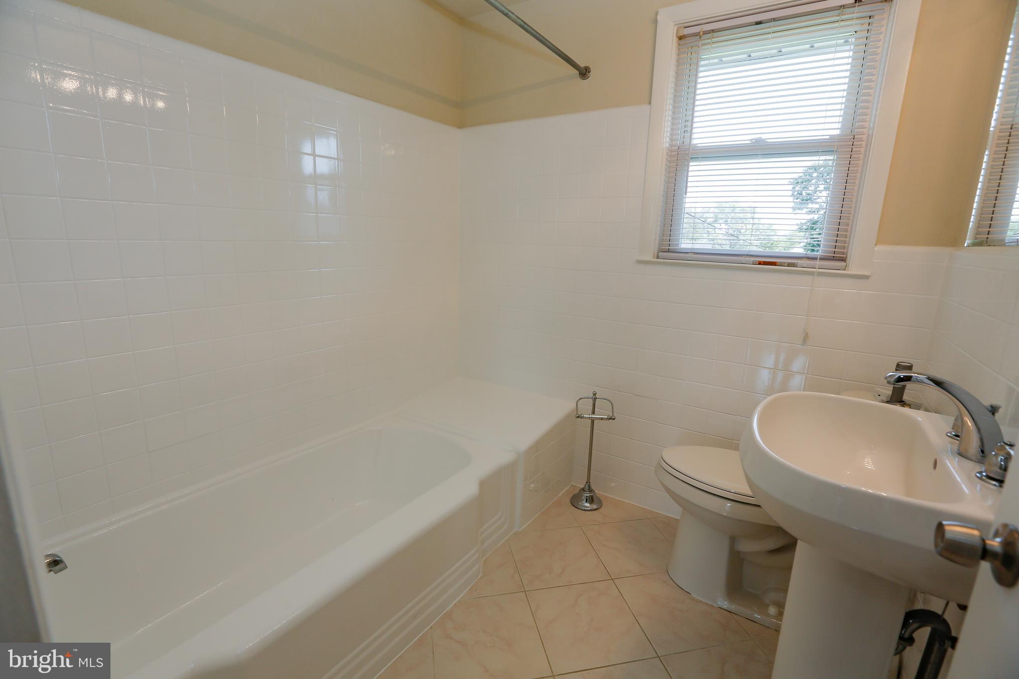 578 Maddock Road Springfield, PA 19064 - Photo 20 of 27 Hall Bath