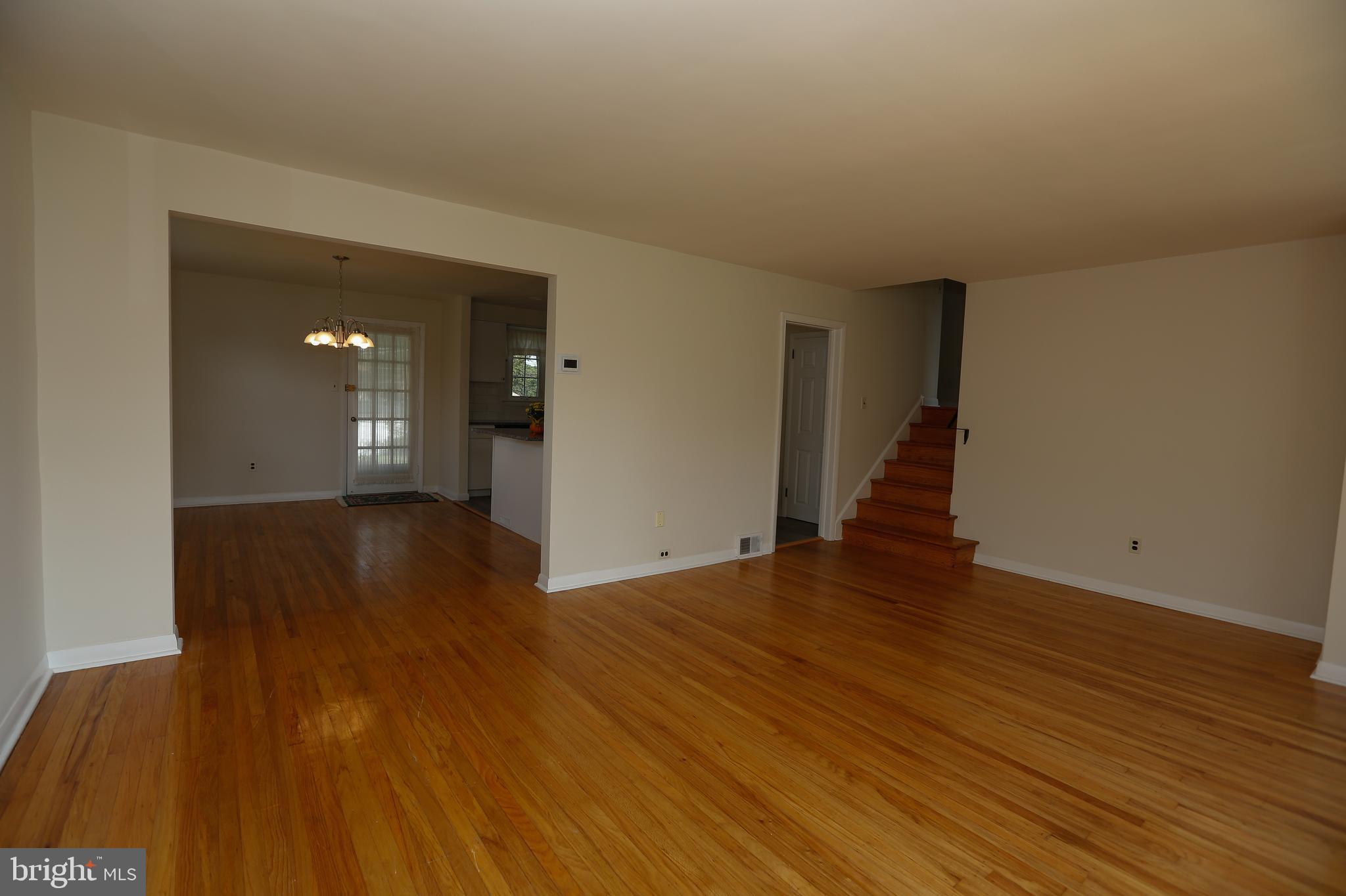 578 Maddock Road Springfield, PA 19064 - Photo 5 of 27 Living Room