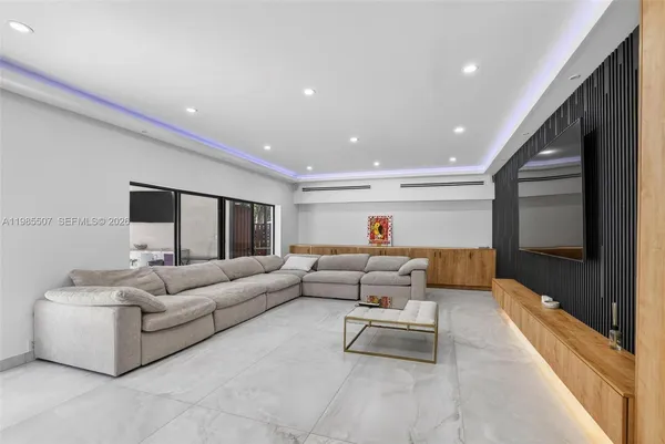 $4,250,000 | 3000 Riverland Road, Fort Lauderdale, FL 33312