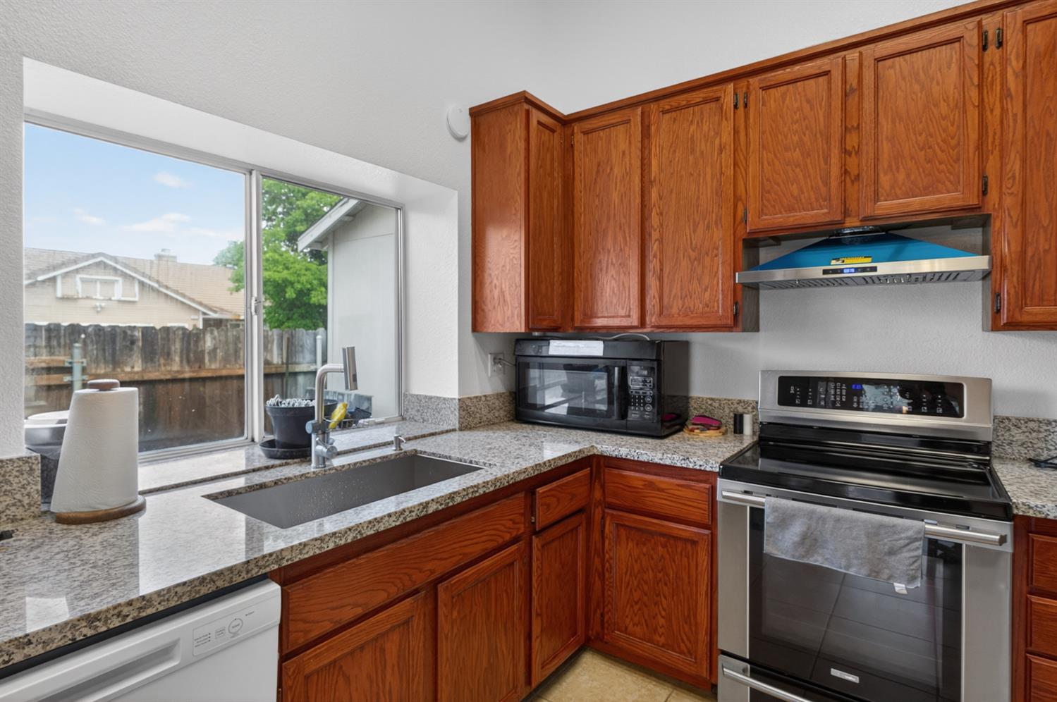 8148 Silverleaf Way Sacramento, CA 95829 - Photo 22 of 43 a kitchen with stainless steel appliances granite countertop a sink a stove and a microwave