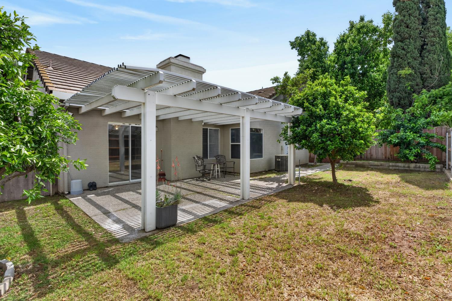 8148 Silverleaf Way Sacramento, CA 95829 - Photo 34 of 43 a view of a house with backyard and sitting area