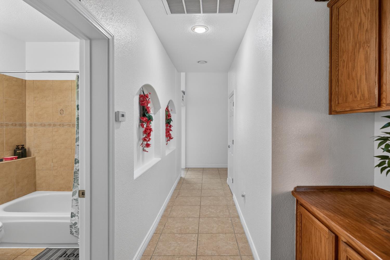 8148 Silverleaf Way Sacramento, CA 95829 - Photo 6 of 43 a bathroom with a tub and shower