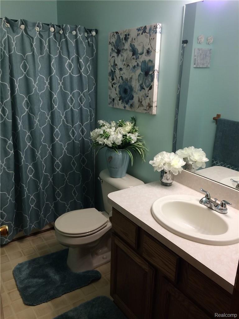 1297 Hessen Road Columbus, MI 48063 - Photo 9 of 24 Bathroom IMG_0973.jpg